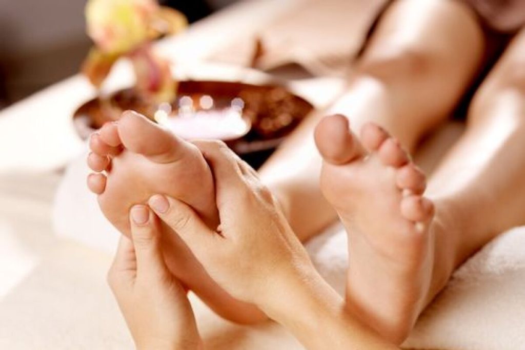 Le massage des pieds : découvrez ses bienfaits et techniques