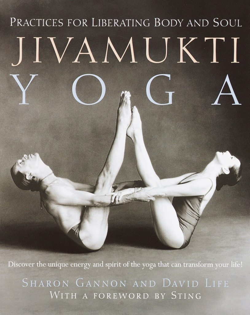 Découvrez le Yoga Jivamukti, une pratique dynamique et inspirante