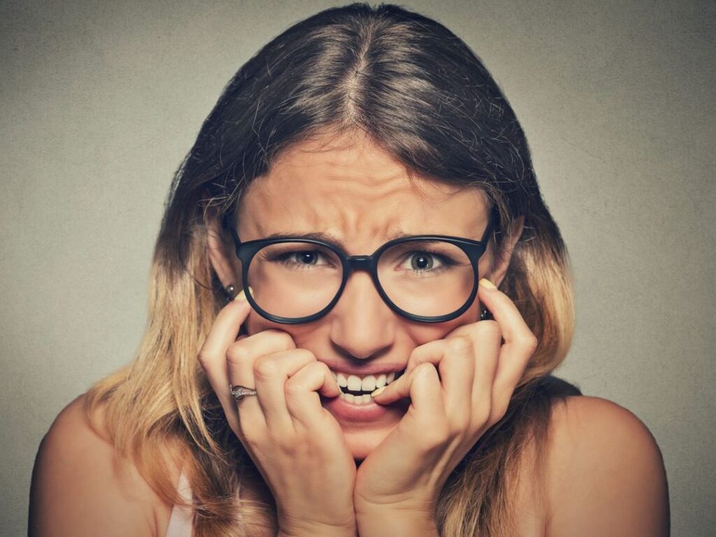 Que révèlent les taches blanches sur vos ongles ? Décryptage et solutions