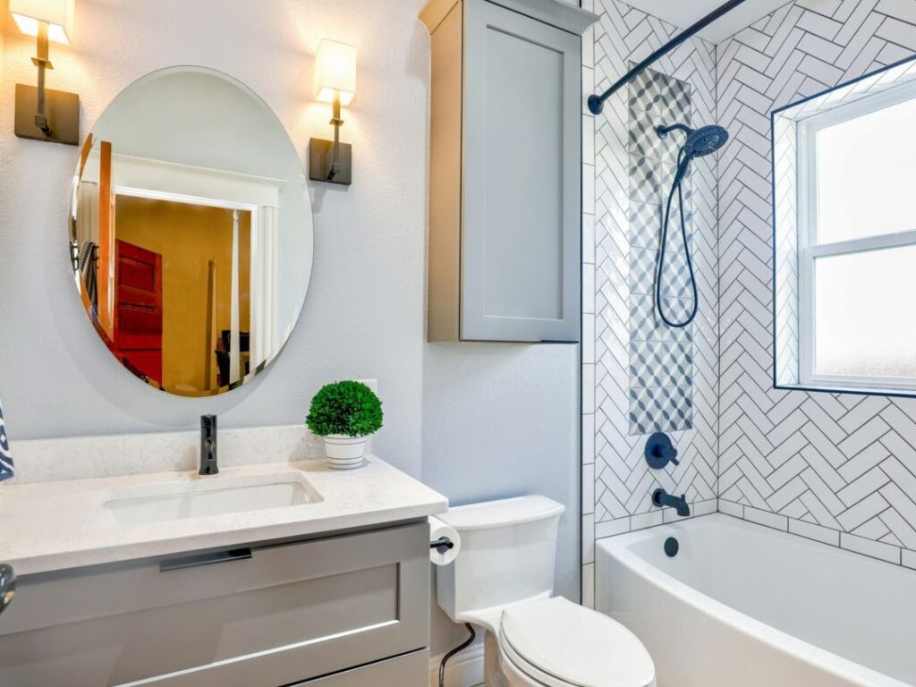 Astuces pour maximiser l&rsquo;espace dans une petite salle de bain