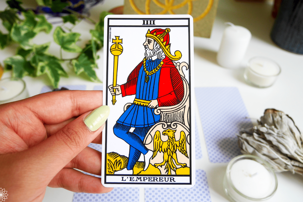 Quelle relation l’empereur du tarot révèle-t-il sur votre vie amoureuse ?