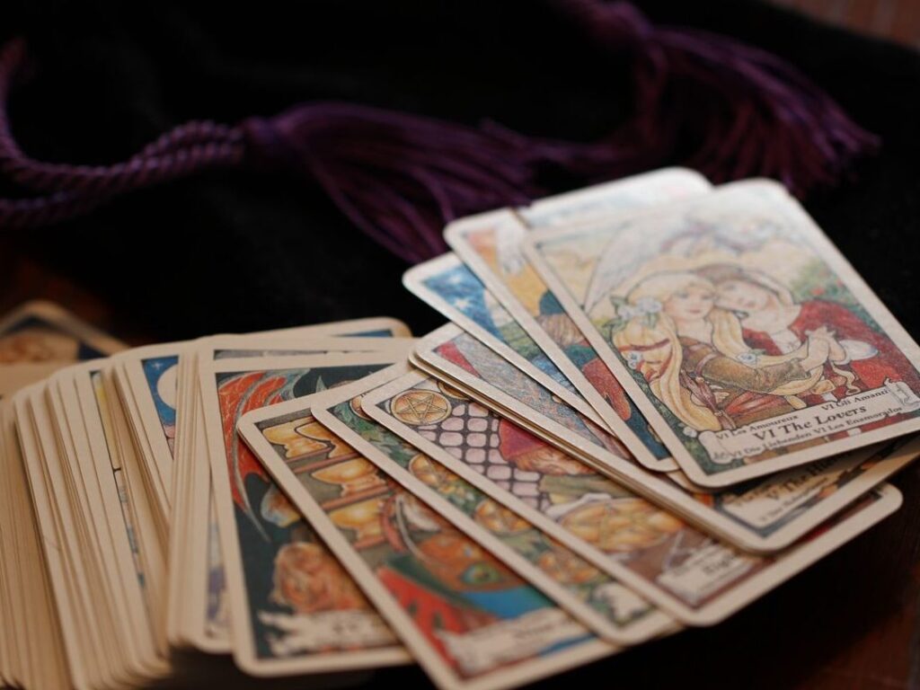 Signification de La Maison Dieu dans le tarot : quels messages cache cette carte mystérieuse ?