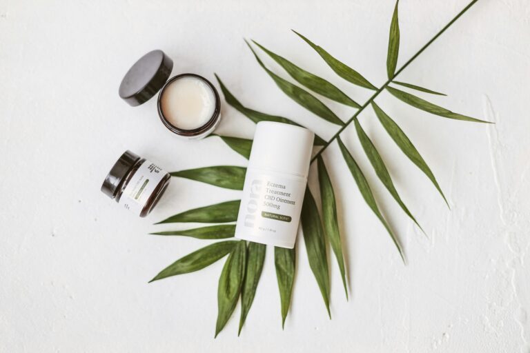 découvrez notre gamme de crèmes au cbd pour un soulagement ciblé et naturel. profitez des bienfaits apaisants du cbd avec nos crèmes de qualité supérieure.
