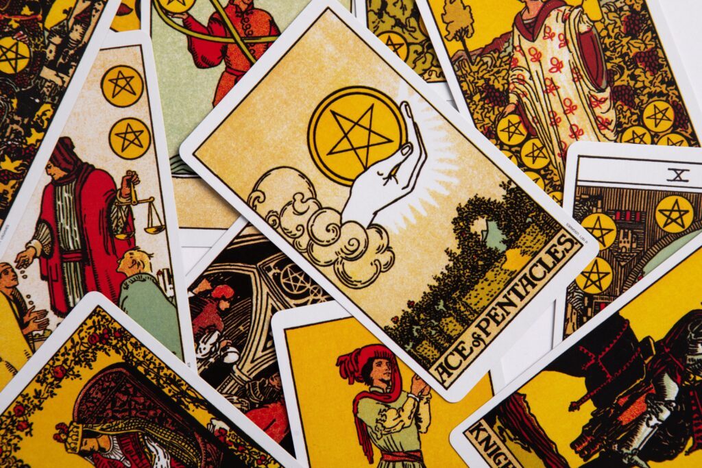 Le jugement tarot : que révèle cette carte sur votre avenir ?