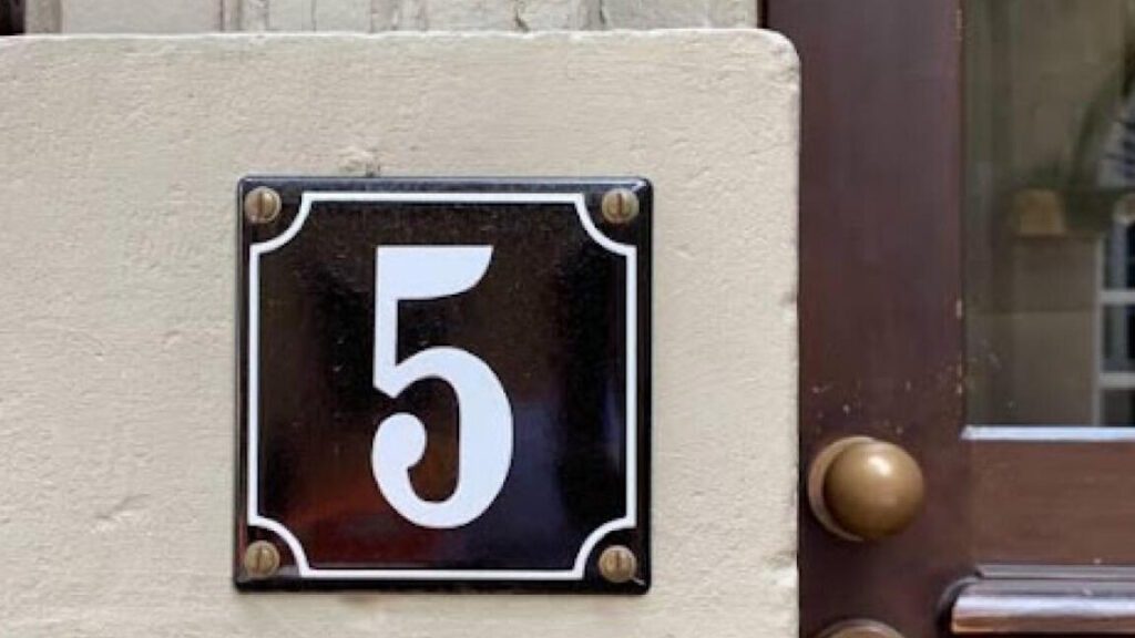 Que révèle le chiffre 5 en numérologie sur votre personnalité ?
