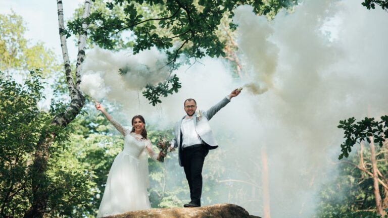 mariage fumigènes blancs