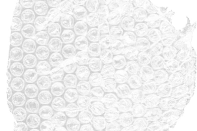 Bâche à bulles en cours de couture à la main pour une durabilité maximale