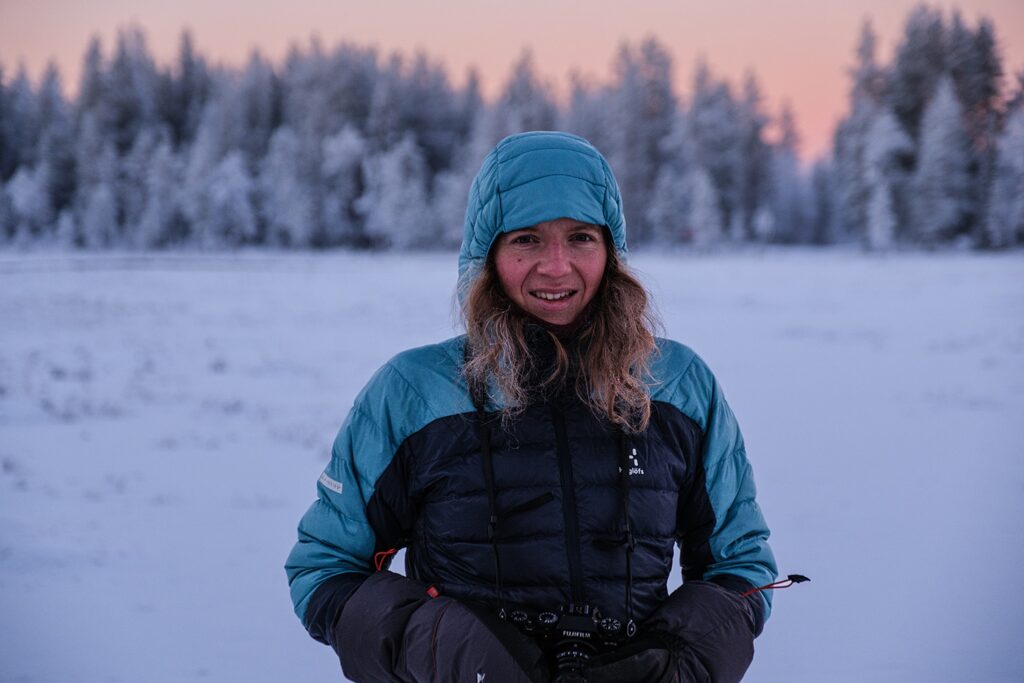 Personne équipée d'une doudoune grand froid idéale pour des températures extrêmes en extérieur