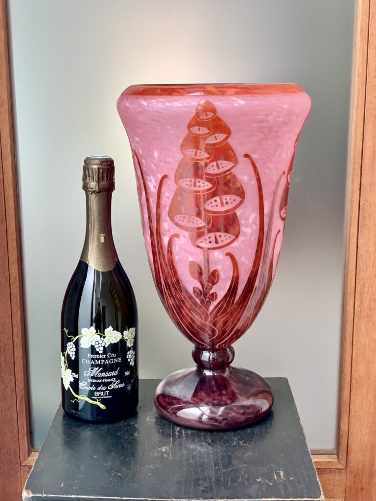 Vase Art Déco Le Verre Français, modèle Digitales, un chef-d'œuvre intemporel de design et de décoration