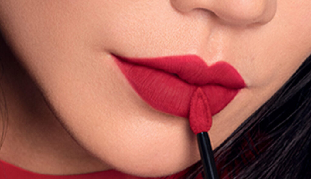 Maquillage bouche pulpeuse : techniques et produits