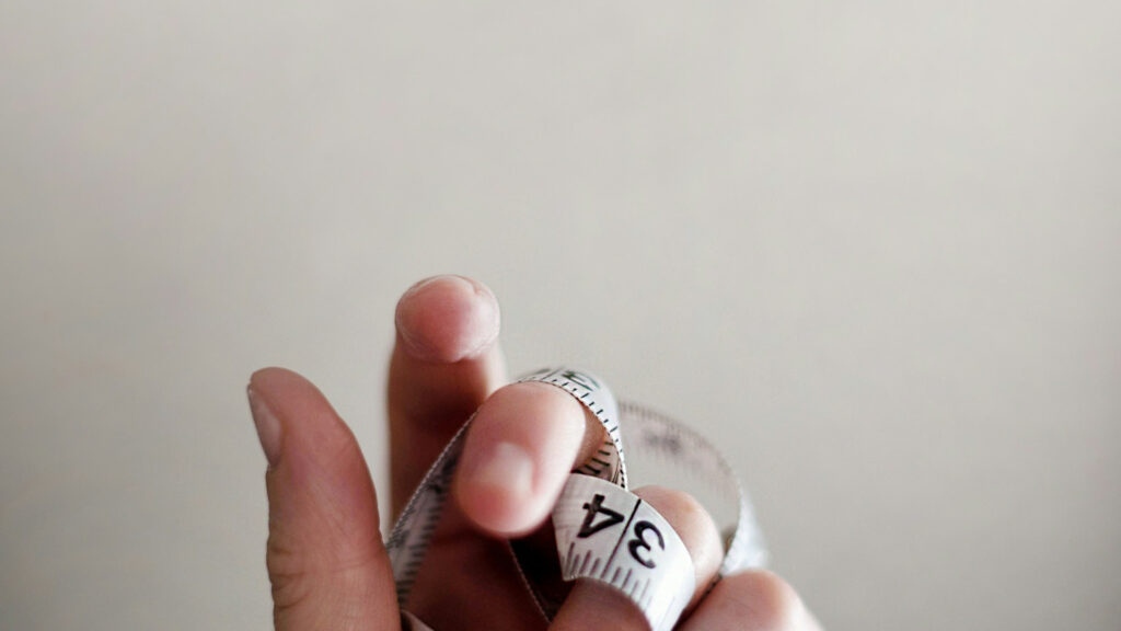 Ne pas manger le soir aide-t-il à maigrir ?