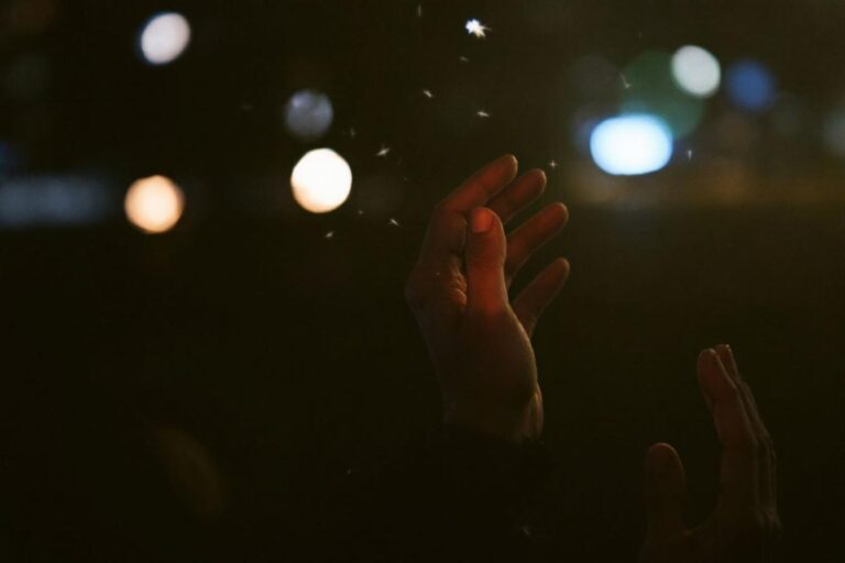 Fourmillement dans les mains la nuit : quels remèdes naturels ?