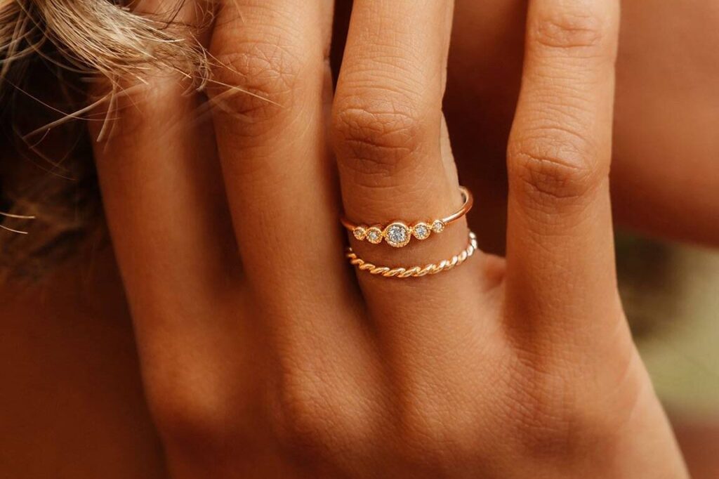 Bague de fiançailles et mariage Paris : 10 modèles tendances 2025.