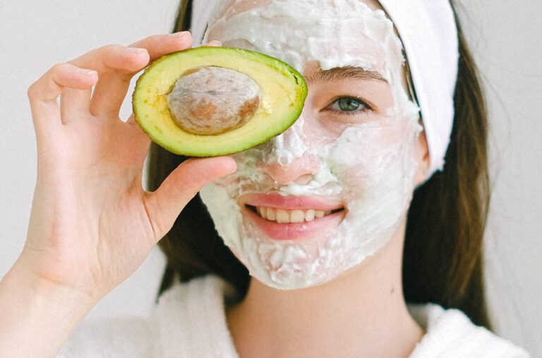 Masque maison peau grasse et boutons : recettes matifiantes efficaces